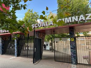 Intrarea în școală