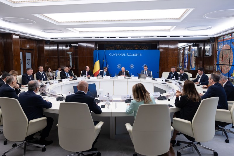 Consultări ale premierului Bolojan cu reprezentanții marilor rețele comerciale. Foto: Guvernul României