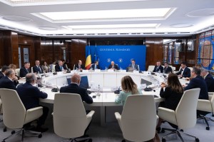Consultări ale premierului Bolojan cu reprezentanții marilor rețele comerciale. Foto: Guvernul României