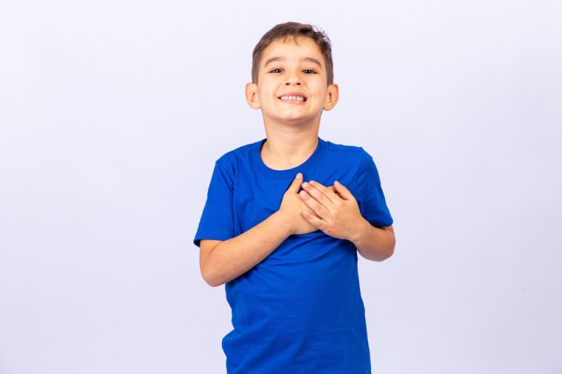 Recunoștința și bunătatea se învață acasă: 12 obiceiuri zilnice care schimbă comportamentul copiilor