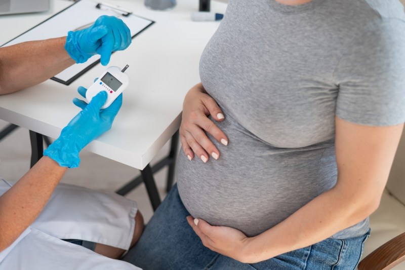 O gravidă din 12 face diabet în sarcină și riscă să dezvolte boala pe viață. Un test poate depista diabetul și permite o intervenție rapidă