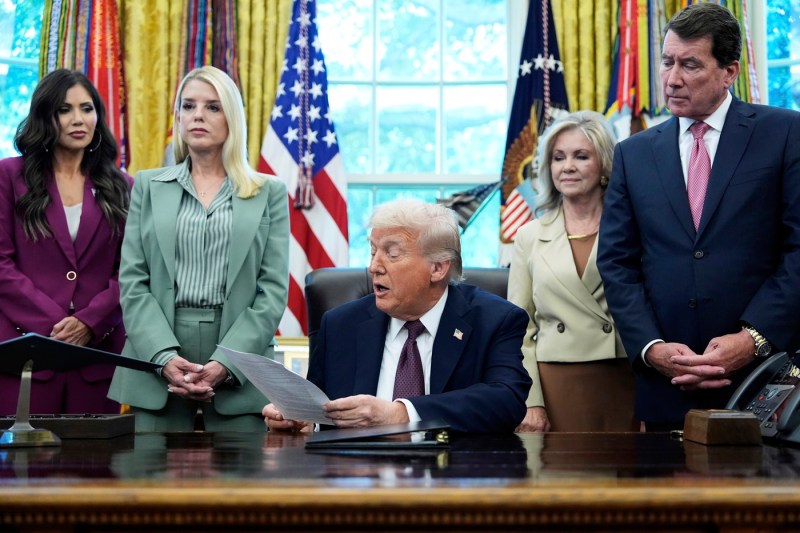 Donald Trump trimite Garda Națională într-un nou oraș. „Vom rezolva așa cum am făcut la Washington”