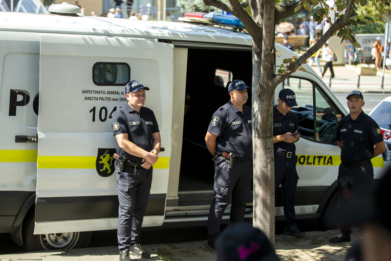 Zeci de persoane reținute în Republica Moldova, după un val de percheziții înainte de alegerile parlamentare. „Suspecții urmau să participe, după o instruire în Serbia, la acțiuni de dezordine în masă coordonate de Rusia” / Igor Dodon a anunțat că și „câțiva colegi” au fost ridicați