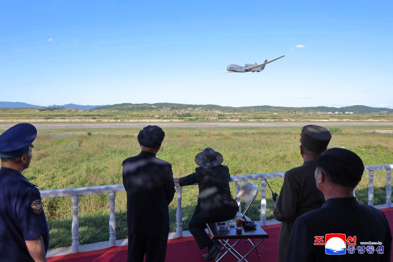 FOTO Kim Jong Un a supervizat testarea unor drone fără pilot. Dezvoltarea inteligenței artificiale pentru aparatele de zbor este prioritatea militară principală