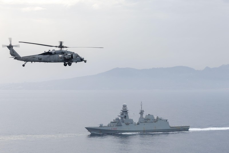 Flotila cu ajutoare care vrea să spargă blocada israeliană a Gazei anunță că a fost atacată de drone / Italia condamnă atacul și trimite o fregată în ajutor