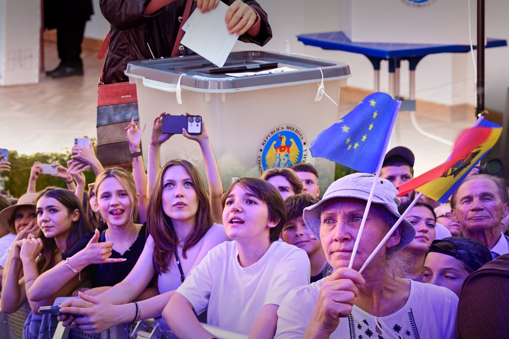 Jos: participanți la Ziua Independenței Republicii Moldova, pe 27 august 2025, simultan cu vizita liderilor europeni și o zi înainte de începerea campaniei electorale pentru alegerile parlamentare din Moldova, pe 28 septembrie 2025. Colaj: Ion Mateș / Hotnews. Foto: Daniel Mihăilescu / AFP / Profimedia și Dreamstime