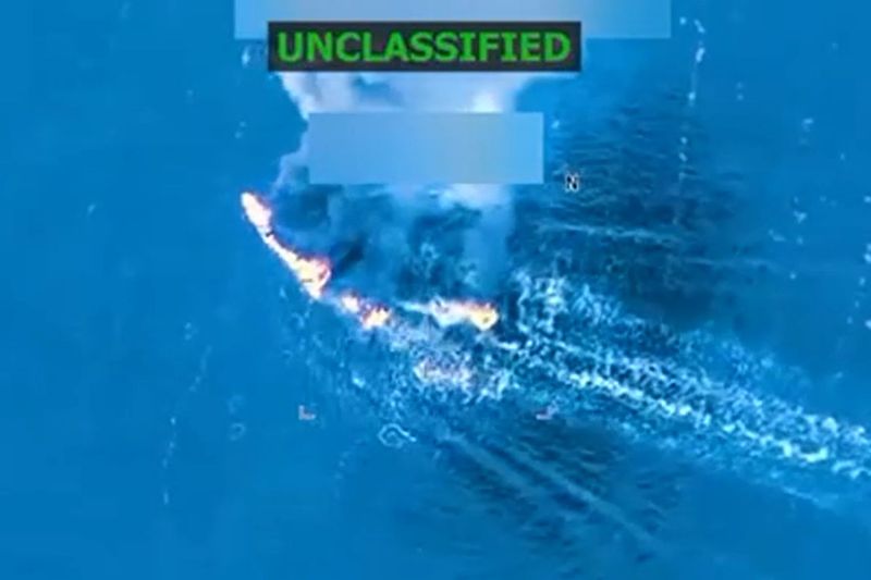 VIDEO Trump a ordonat un nou atac cinetic letal. Președintele SUA publică imagini cu bombardamentul armatei asupra unei nave a „narcoteroriştilor”