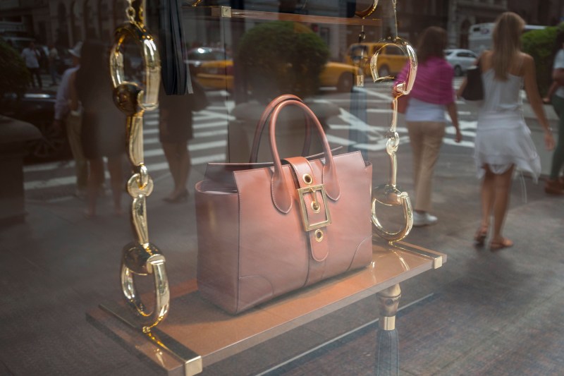 Datele a milioane de clienți Gucci, Balenciaga și Alexander McQueen, furate de hackeri / Erau inclusiv informații despre cât cheltuiau pe produse de lux