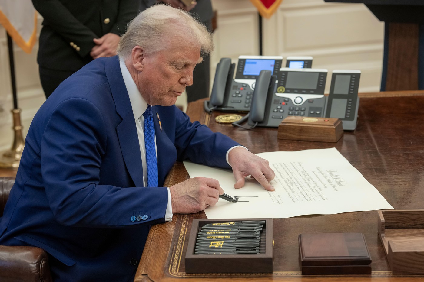 Donald Trump și-a grațiat aliații acuzați că au încercat să răstoarne rezultatul alegerilor din 2020