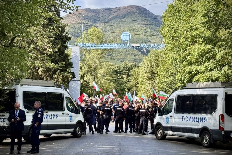 VIDEO Naționaliștii bulgari au atacat o mașină crezând că în ea se află Ursula von der Leyen