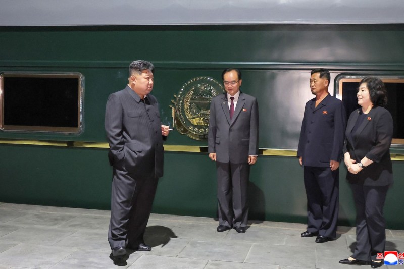 FOTO Cine sunt oficialii enigmatici pe care Kim Jong Un i-a luat cu el în trenul blindat cu care a mers în China