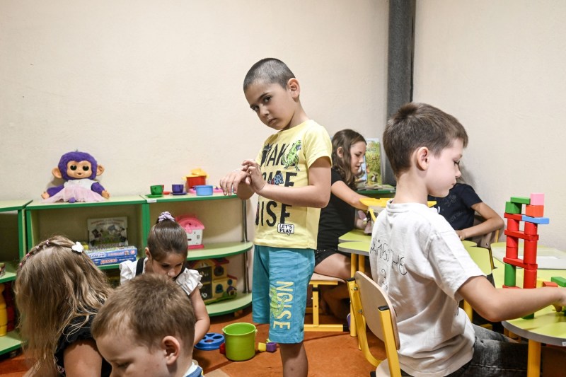 Rusia operează un „sistem fără precedent” pentru reeducarea copiilor ucraineni deportați forțat, arată cel mai nou un raport Yale