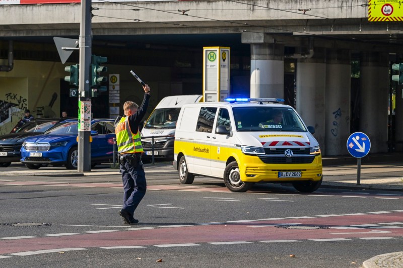 O pană de curent „cu totul ieșită din comun” a lăsat capitala Germaniei în întuneric. Poliția suspectează „o mână criminală”