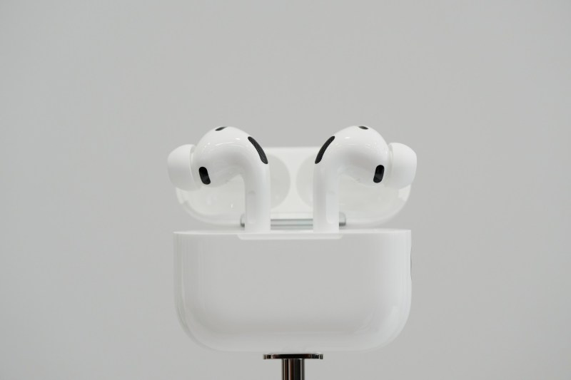 Noua funcție cu care vin căștile AirPods Pro 3 de la Apple, testată de un jurnalist american. „Cel mai puternic exemplu de tehnologie AI funcționând perfect și practic”