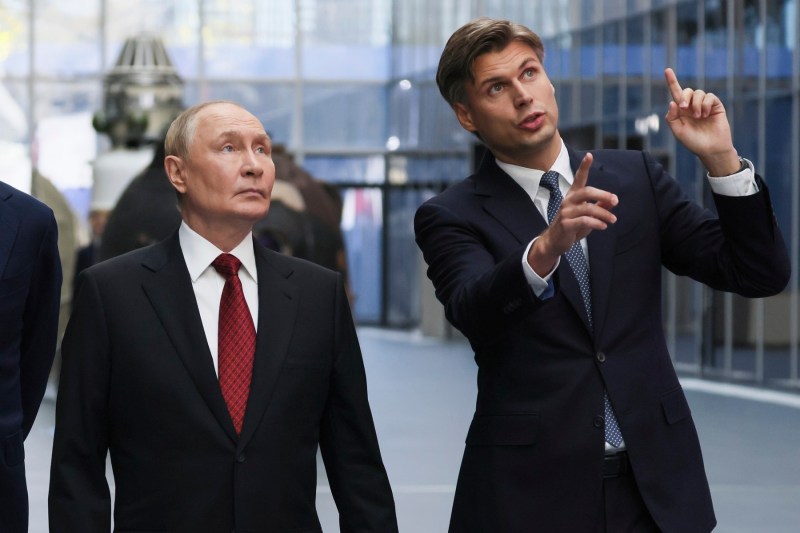 Șeful Roscosmos anunță crearea unui Starlink rusesc, care să rivalizeze sistemul lui Elon Musk