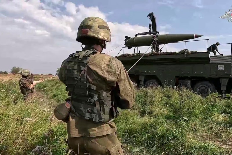 „Lovitură de precizie”. Două rachete balistice Iskander trimise de ruși au făcut din nou victime în armata ucraineană, la o bază de antrenament