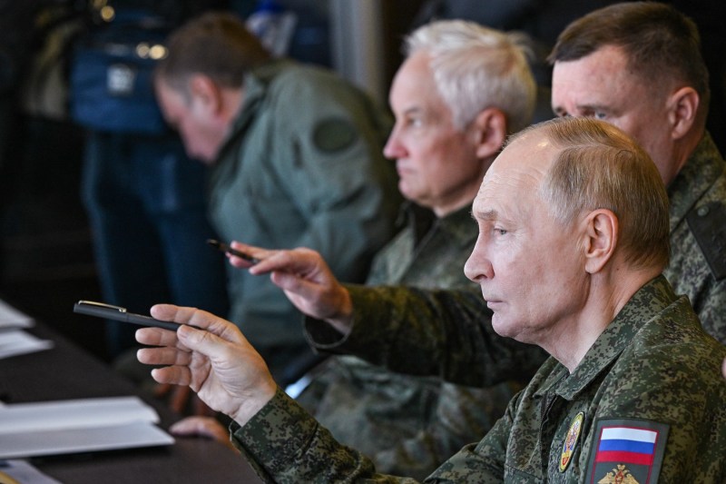 Istoricul care a prezis că va veni războiul când Putin și Biden negau susține că asistăm la „începutul sfârșitului războiului”. Pe ce se bazează 