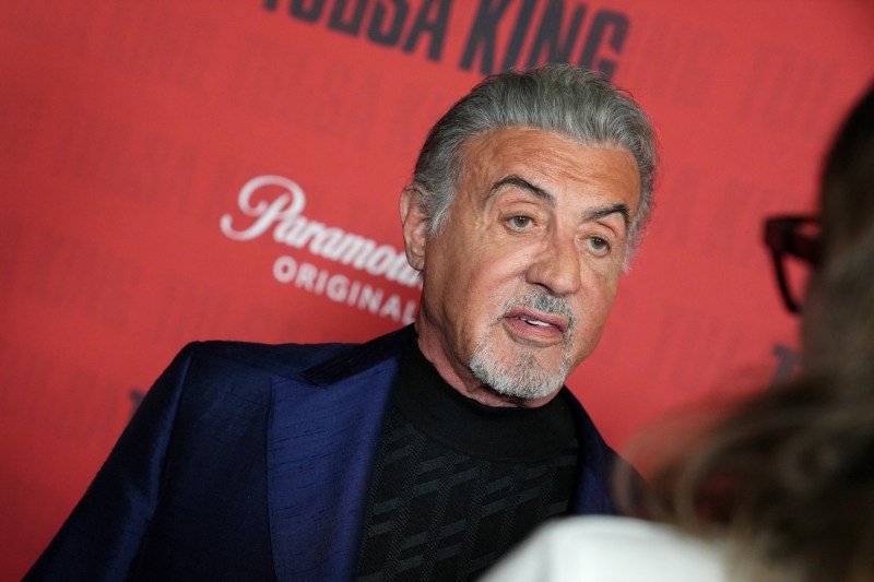 Sylvester Stallone spune că a vrut să joace într-un nou film „Rambo” care să-l întinerească până la 18 ani: „Nu ar fi chiar atât de forțat”