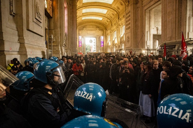 VIDEO Manifestații violente pro-palestiniene în Italia. Gara din Milano a fost ocupată temporar de protestatari