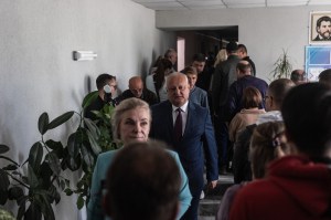 Igor Dodon, la o secție de vot din Chisinău Foto: Profimedia
