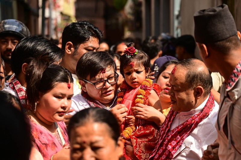 O fetiță de doi ani a fost aleasă ca noua zeiță vie a Nepalului, venerată de hinduși și budiști