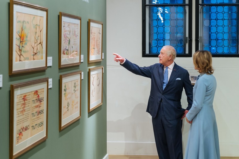 Regele Charles al Marii Britanii şi Aura Woodward, directoarea ICR Londra