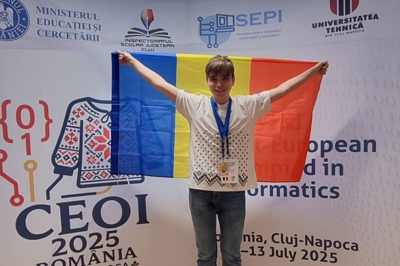 Roland Petrean, olimpic internațional la informatică, avea, până anul trecut, bursă de excelență de 3.800 de lei. Cu acești bani, familia plătea o parte din costurile necesare pregătirii unui olimpic. FOTO: arhiva familiei