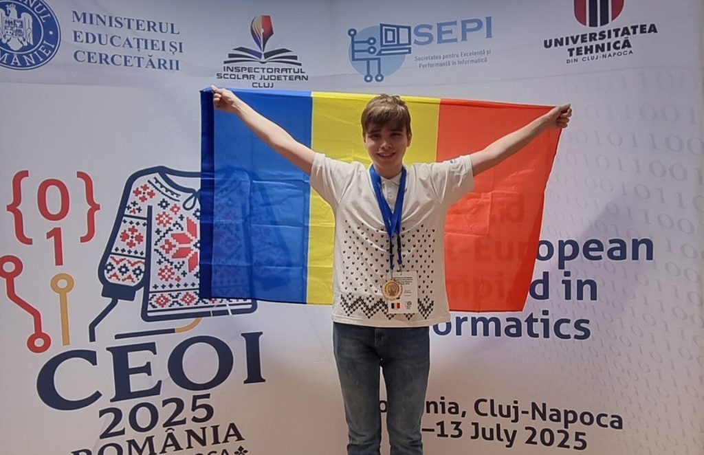 Roland Petrean, olimpic internațional la informatică, avea, până anul trecut, bursă de excelență de 3.800 de lei. Cu acești bani, familia plătea o parte din costurile necesare pregătirii unui olimpic. FOTO: arhiva familiei