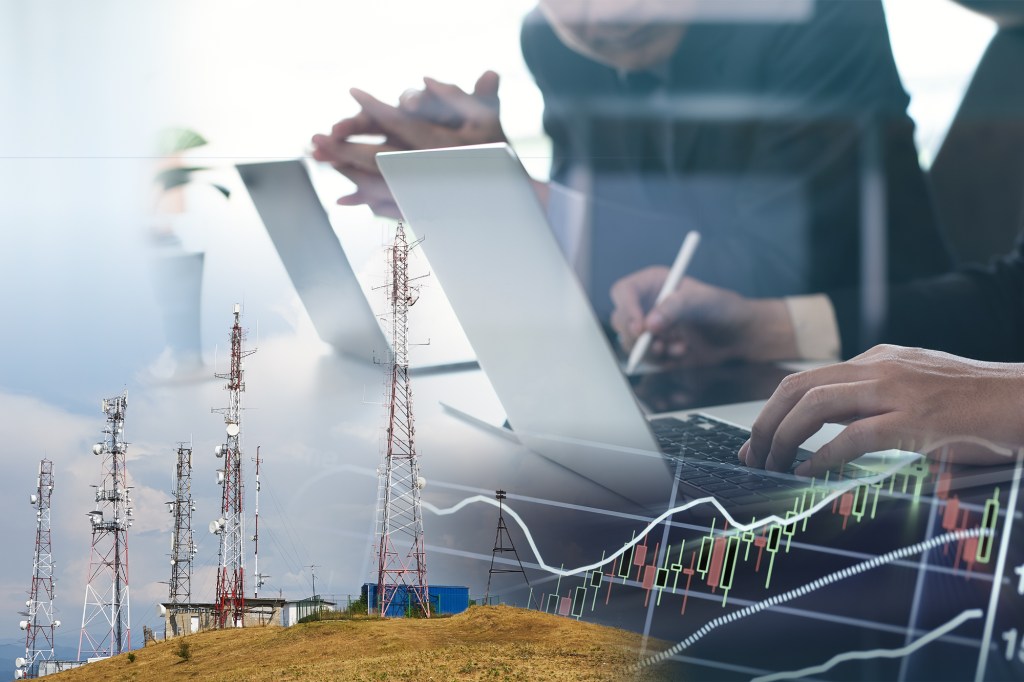 Autorități de reglementare. Colaj: Ion Mateș / Hotnews. Foto: Dreamstime / Shutterstock