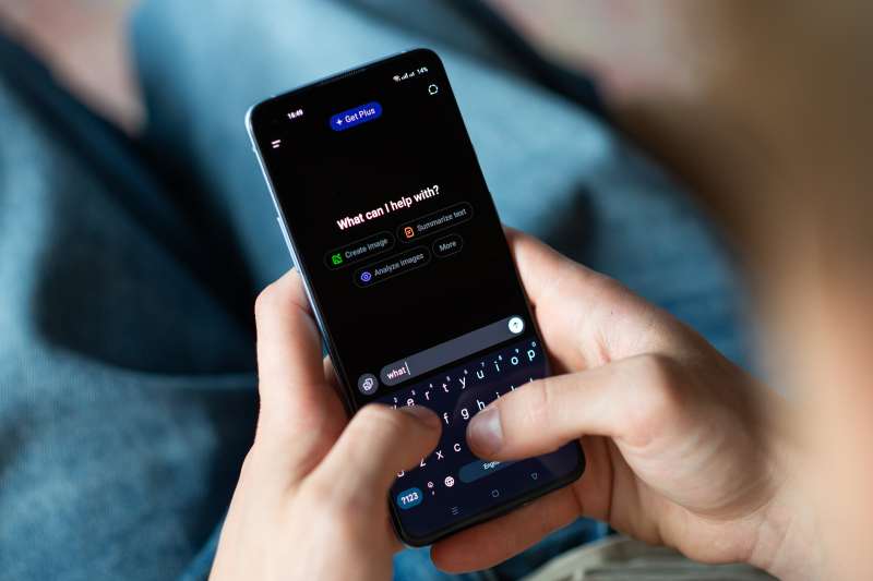 Cei mai confuzi termeni financiari despre care românii cer lămuriri de la ChatGPT