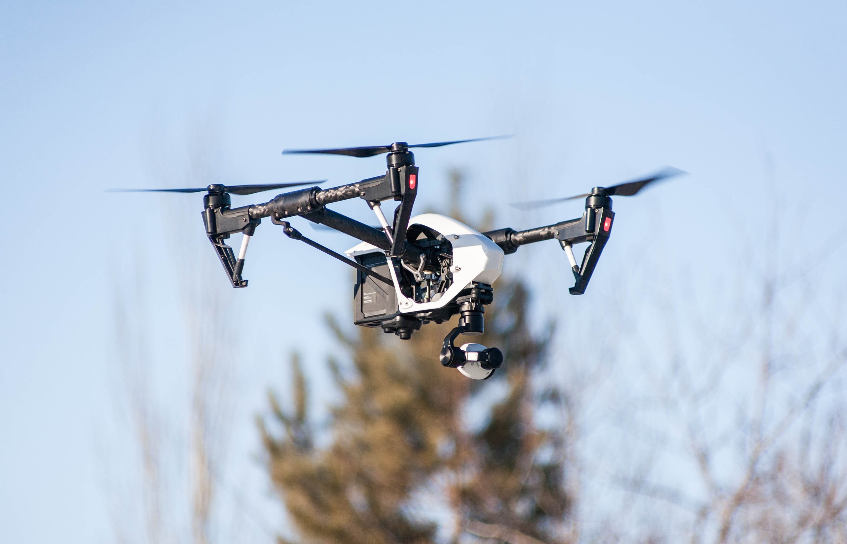 MAI le cere românilor să nu ridice drone de 1 Decembrie