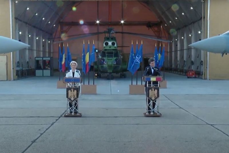 VIDEO Nicușor Dan și Ursula von der Leyen, vizită comună la baza „Mihail Kogălniceanu”: „Trăim o perioadă complicată cu presiune din partea Rusiei”