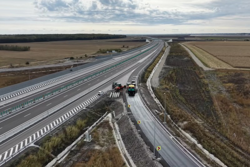 VIDEO Se deschide autostrada „Muzeu” de pe A7, dar cu o improvizație / Surpriză neplăcută pentru șoferi și contre între un ONG și șeful de la Drumuri