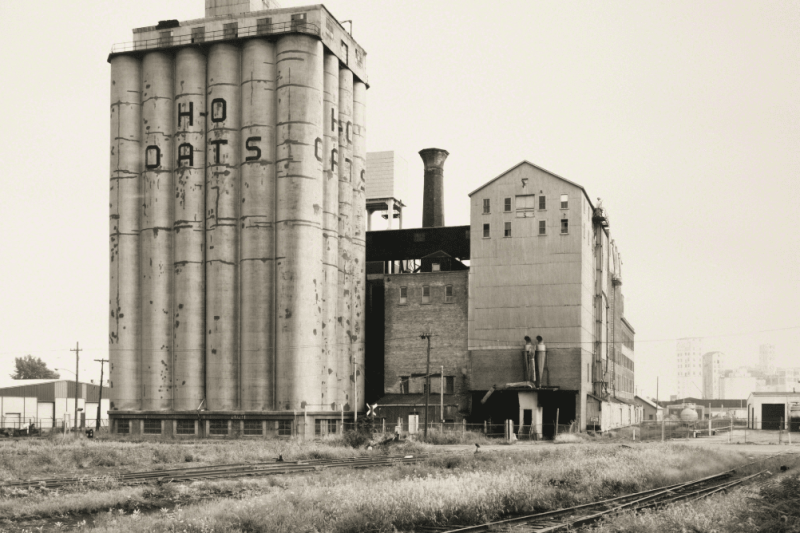 Bernd și Hilla Becher, duo-ul foto care a documentat ”sculpturile anonime” din lume