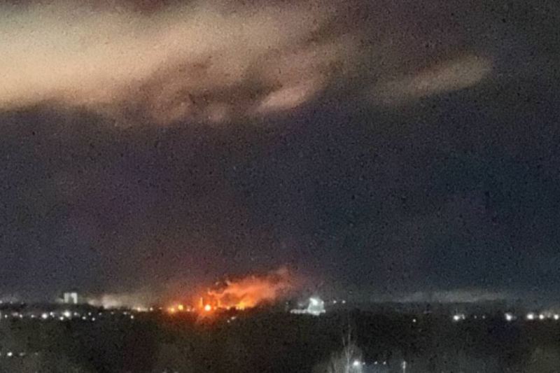 Atacuri aeriene în valuri asupra Moscovei și altor regiuni, au fost închise aeroporturi din toată Rusia / Au fost luate la țintă și o rafinărie și o uzină chimică