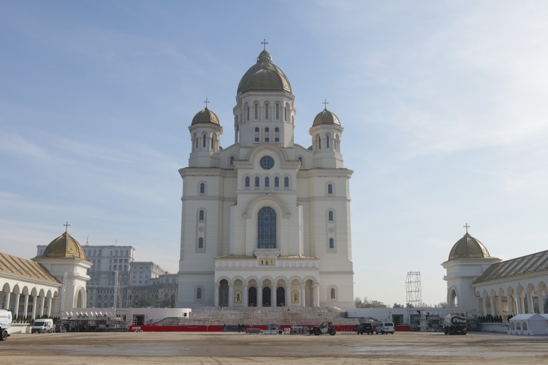 De ce pentru fotbal acceptăm transparența cheltuielilor publice, iar pentru o catedrală nu e valabil?