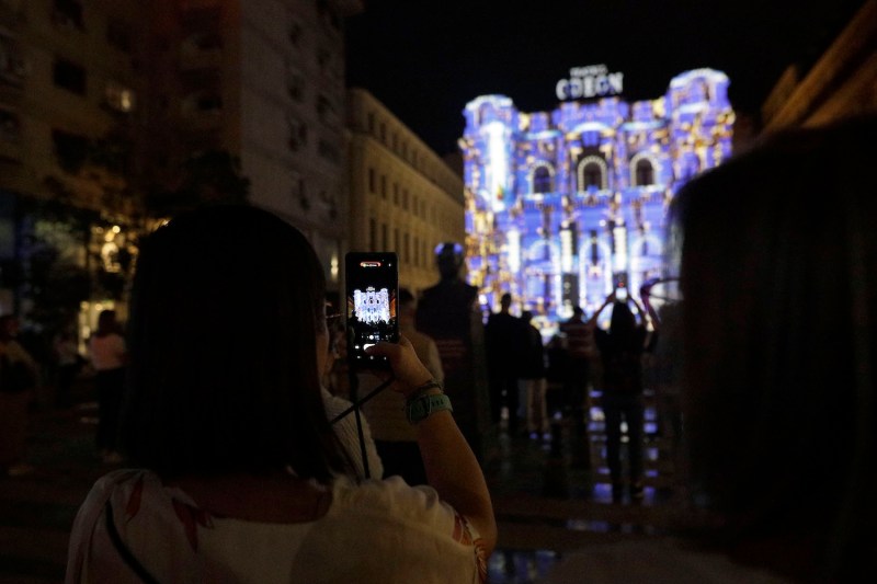 Weekend trending în București, 11-12 octombrie: Festivalul luminii pe Victoriei, Imagine Dragons în biserică, cel mai mare flashmob de kendama din România și bărbați pe Mătăsari