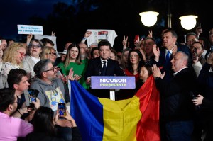 Nicușor Dan, după afișarea rezultatelor exit-poll pentru turul 2 al alegerilor prezidențiale, 18 mai 2025. Inquam Photos / Adriana Neagoe