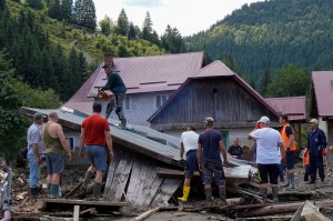 Locuințe afectate de inundații în Broșteni, Suceava, 1 august 2025. Inquam Photos / Saul Pop