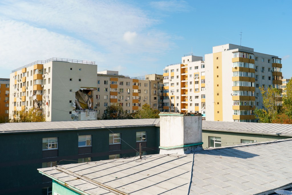 Explozie într-un bloc din cartierul Rahova. Inquam Photos / Tudor Pană