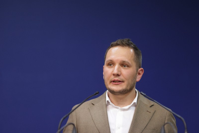  Asociații de bloc din București au afișat mesajul „Nu sunați la Distrigaz!”, de teamă că rămân fără gaze cu zilele, spune prefectul