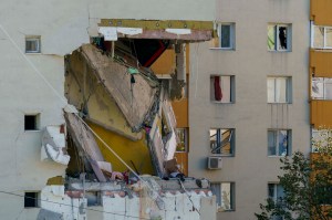 Explozie într-un bloc din cartierul Rahova. Inquam Photos / Tudor Pană