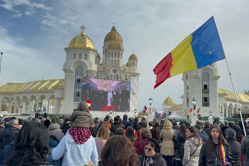 Patriarhia spune că versurile piesei „Avem o țară”, cântată de un cor de copii în Catedrala Neamului, au fost atribuite „în mod total eronat” legionarului Radu Gyr / Ce spune un istoric