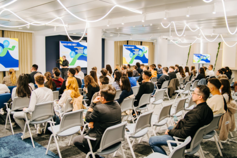 Noaptea Companiilor 2025: tineri din cele mai mari universități din capitală vor descoperi culisele companiilor de top din București