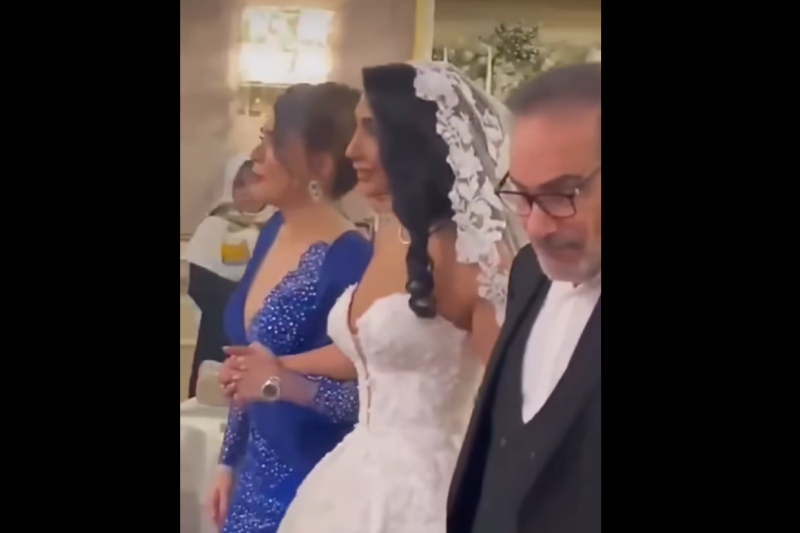 VIDEO. O rochie cu decolteu adânc stârnește furie într-una dintre cele mai restrictive țări din lume la adresa femeilor: „Ea este liberă pentru că tatăl ei are putere”