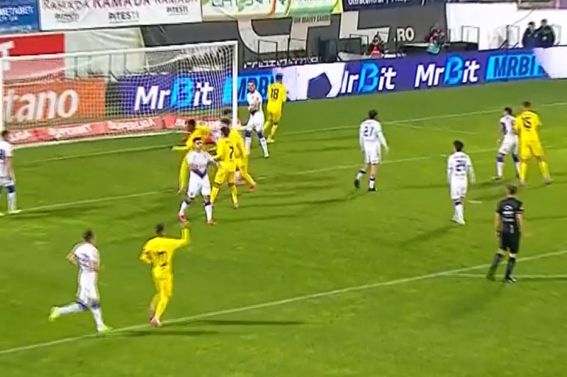 SuperLiga: Jucătorul dorit de FCSB, găsit vinovat pentru golul marcat de Dinamo. „Nu ai cum să pleci de acolo”