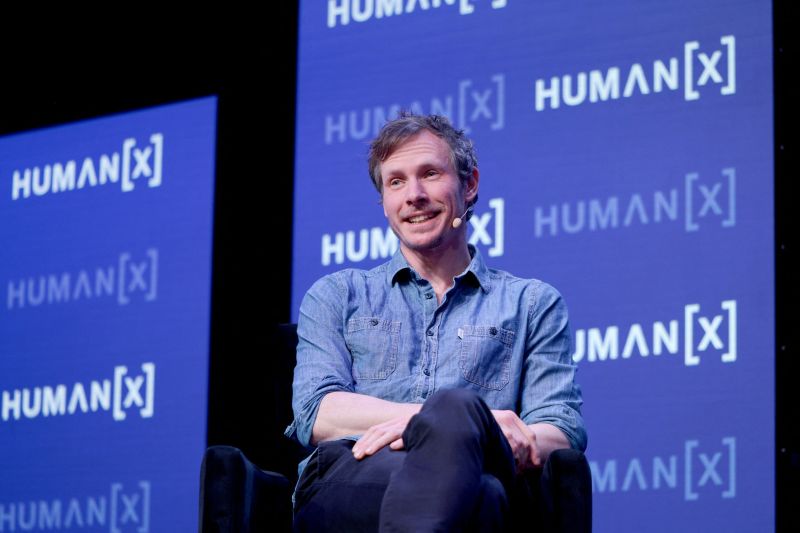 Fondatorul unui startup de AI explică de ce nu ar trebui să ne așteptăm la descoperiri științifice revoluționare din partea actualelor modele de inteligență artificială