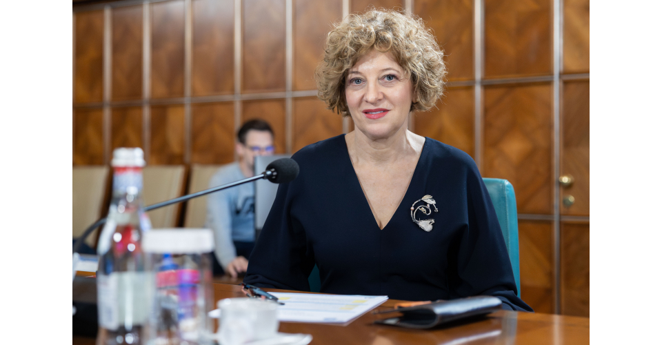 Vicepremierul Oana Gheorghiu susține că PSD a fost informat privind intenția listării la bursă a unor companii. „A ales să nu ne transmită nicio reacție”