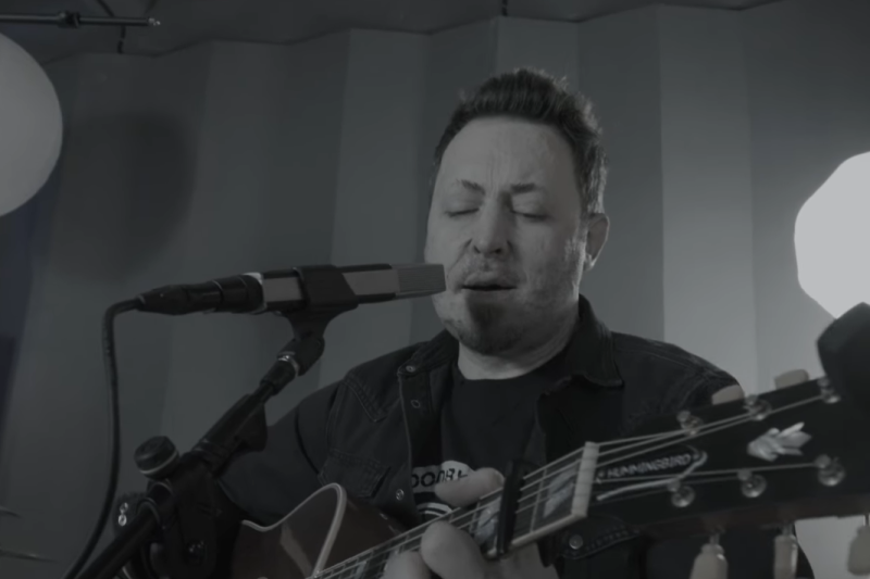 VIDEO Andrei Găluţ, solistul trupei „Goodbye to Gravity”, prima apariție publică la 10 ani de la Colectiv