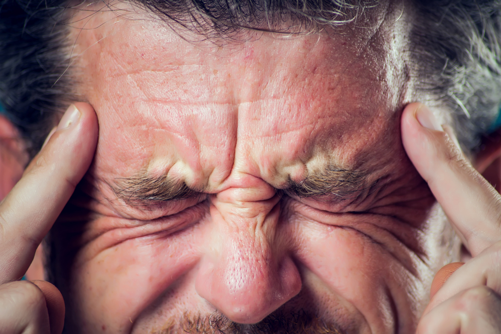 Un anevrism rupt e o urgență medicală majoră, unde fiecare secundă contează. Primul simptom e, de obicei, o durere de cap severă pe care pacienții o descriu ca „cea mai groaznică durere de cap din viața lor.” FOTO:. Shutterstock.com